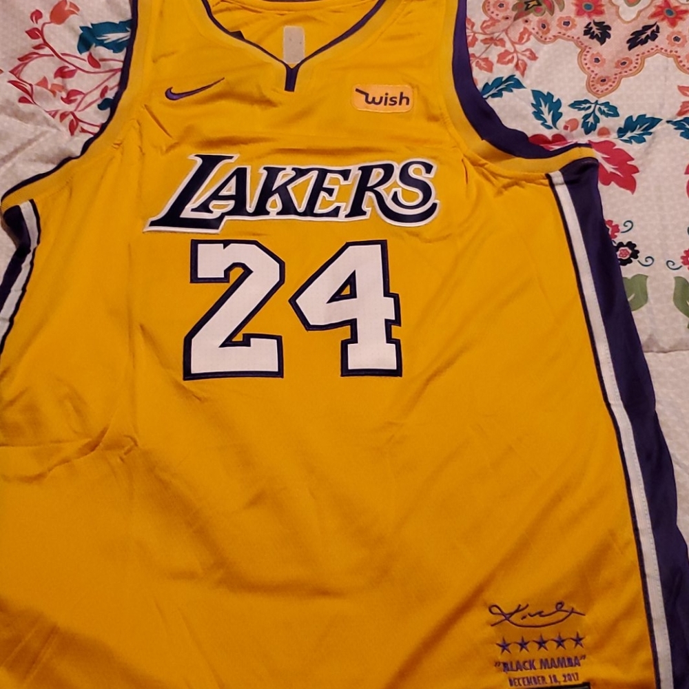 Kobe Bryant retirement jersey